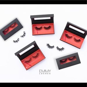 EMMY LASHES premium mink lashes and case (one set)